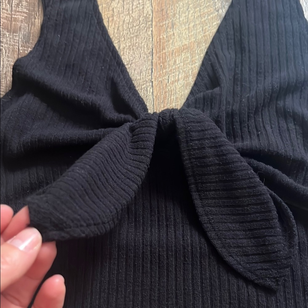 Black Ribbed Knot Front Top - Picture 4 of 6